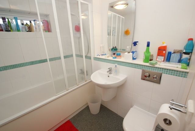 Property photo 3 of 7 Bathroom.Jpg