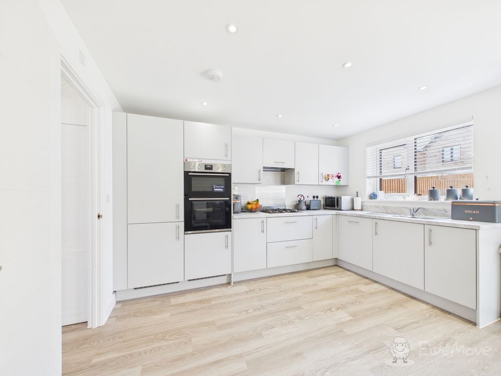 Property photo 3 of 18 Cam03624G0-Pr0223-Still019