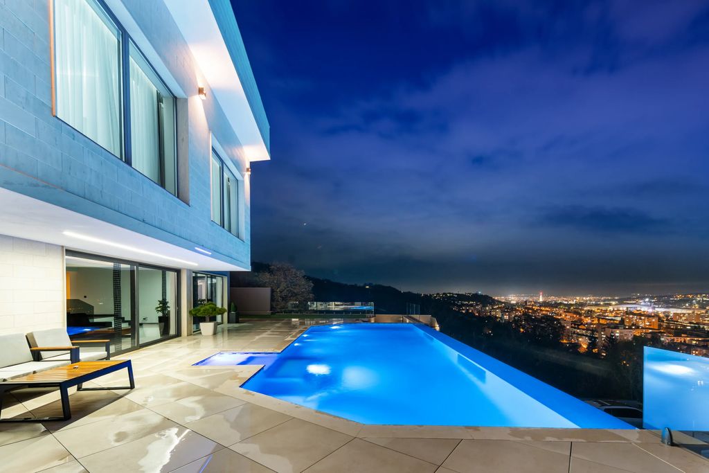 Property photo 3 of 22