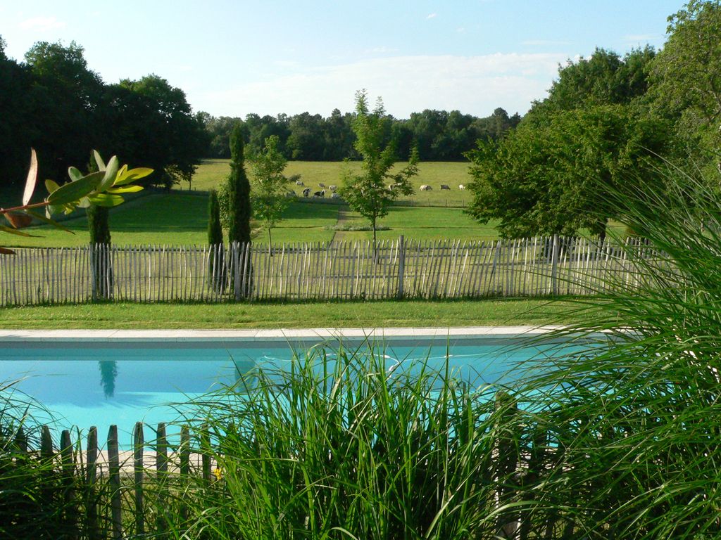 Property photo 2 of 28