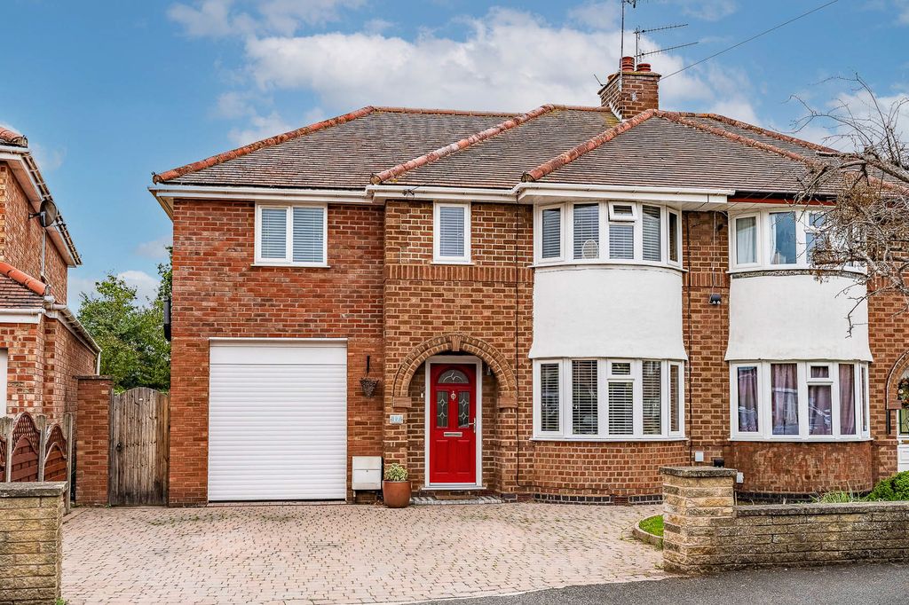 Property photo 1 of 33