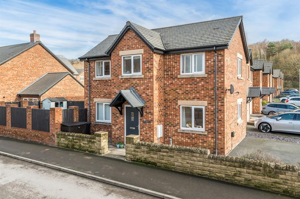 Property photo 1 of 30 Thomas Drive