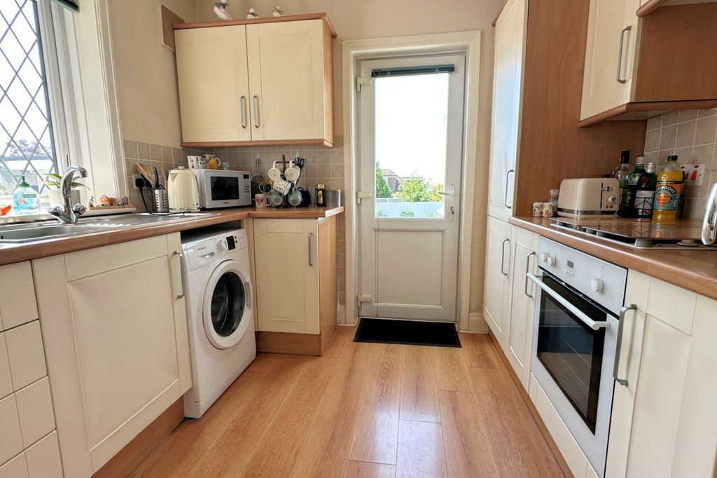 Property photo 3 of 21 Kitchen