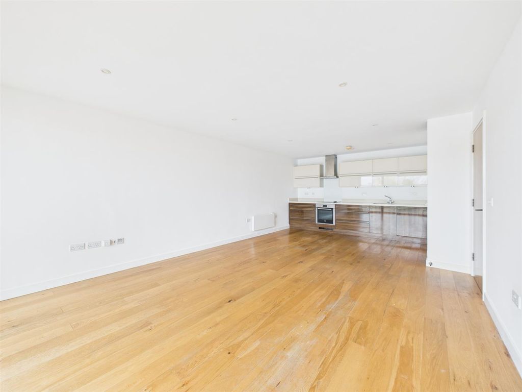 Property photo 2 of 9 Cam05080G0-Pr0236-Still004.Jpg