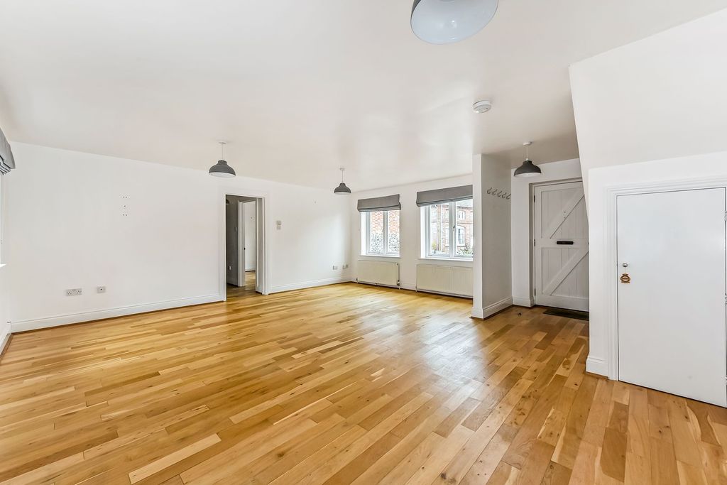 Property photo 2 of 27 Sitting/Dining Room