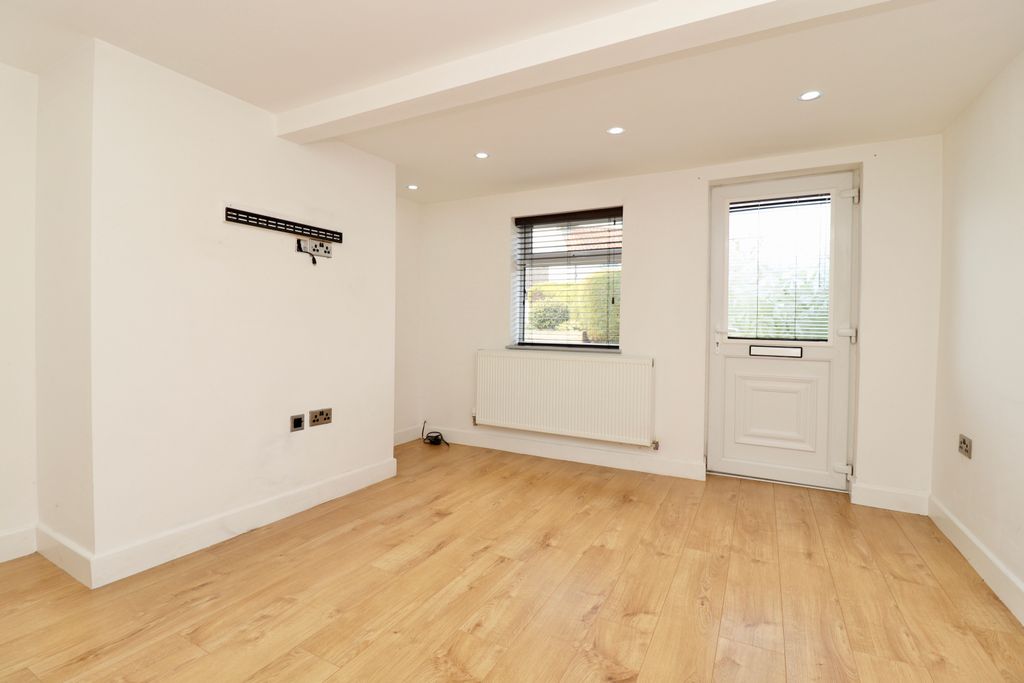 Property photo 2 of 15 Img_3205