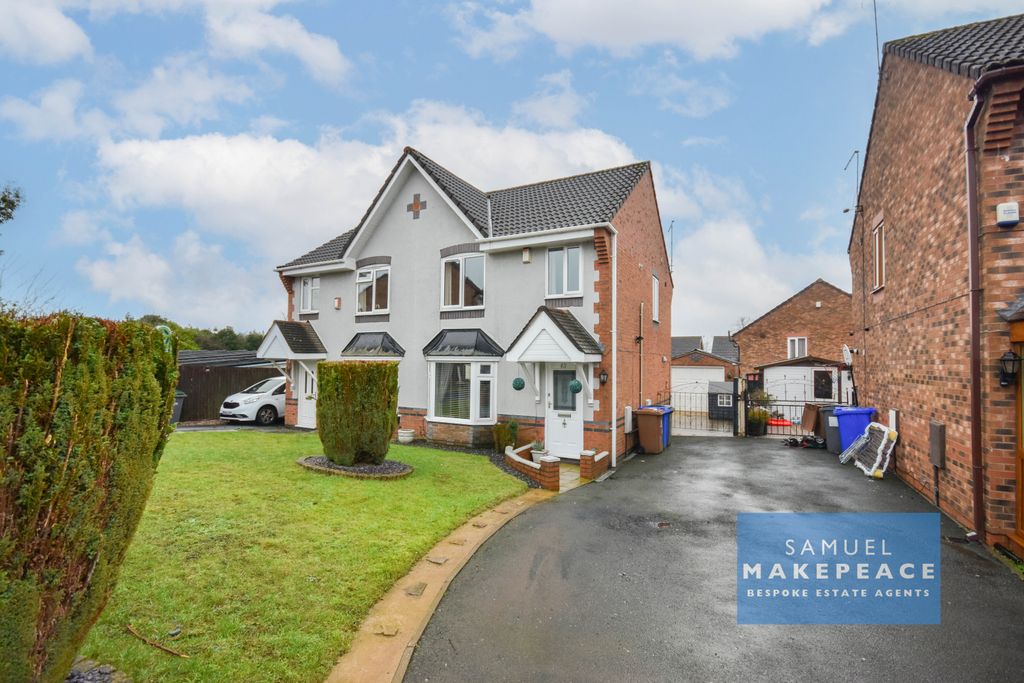 Property photo 1 of 29 Three Bedroom Semi Detached Property