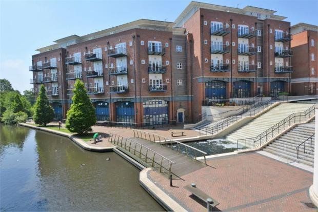 Property photo 1 of 11 A Well-Presented Two-Bedroom, Two-Bathroom First-Floor Apartment, Ideally Situated In The Sought-After Village Of Dickens Heath.