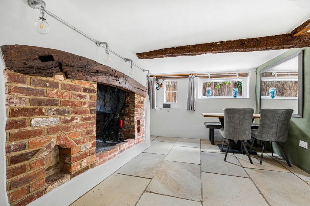 Property photo 2 of 32