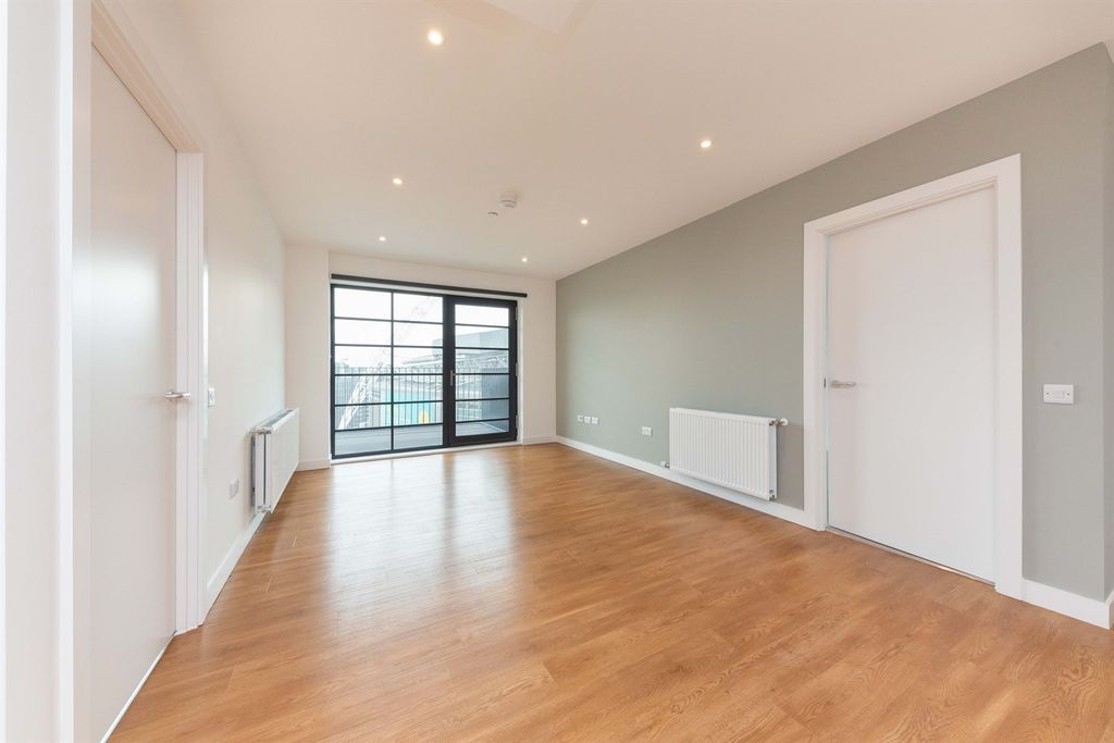 Property photo 1 of 16 (Main)