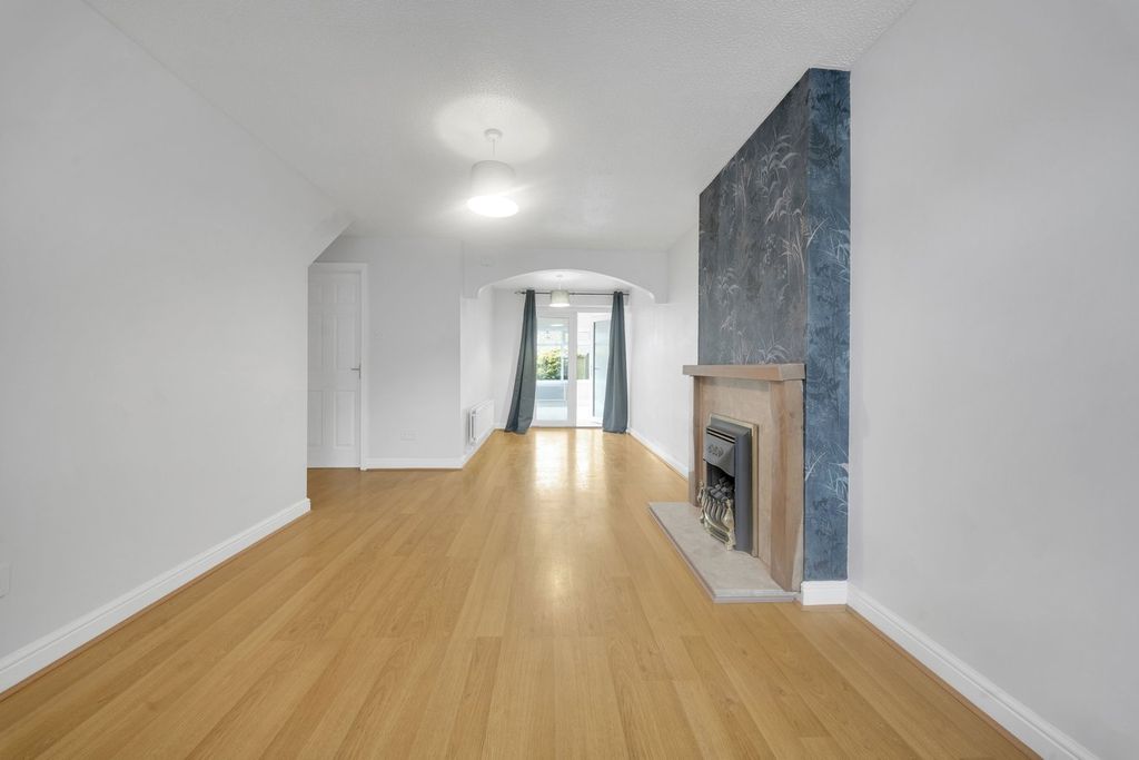 Property photo 3 of 28