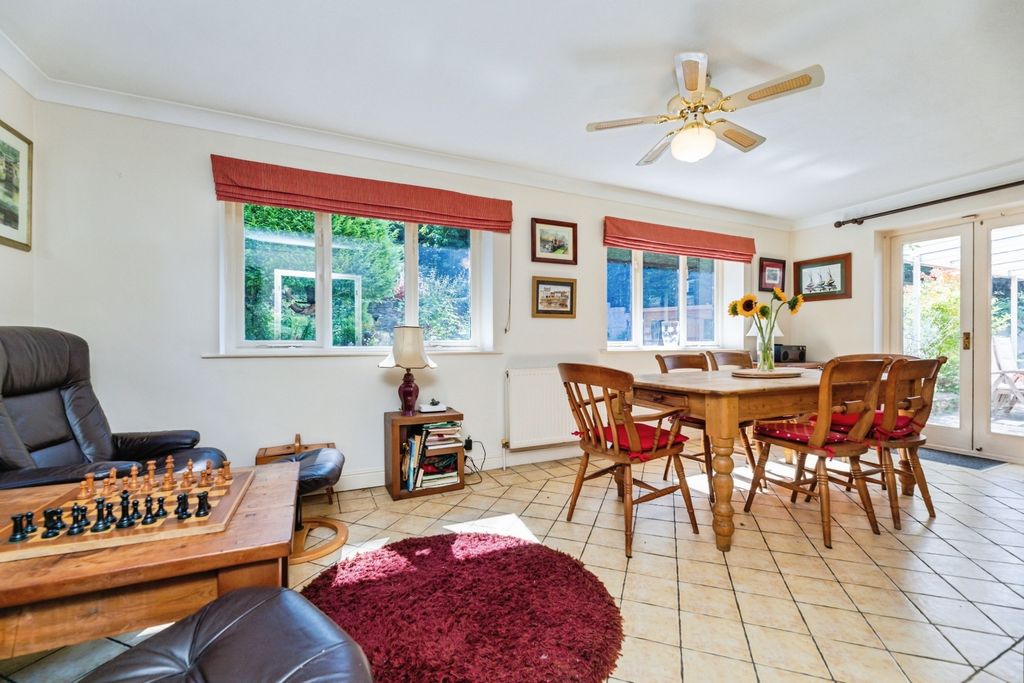 Property photo 2 of 35 Pbox-Living_Room-325953.Jpg