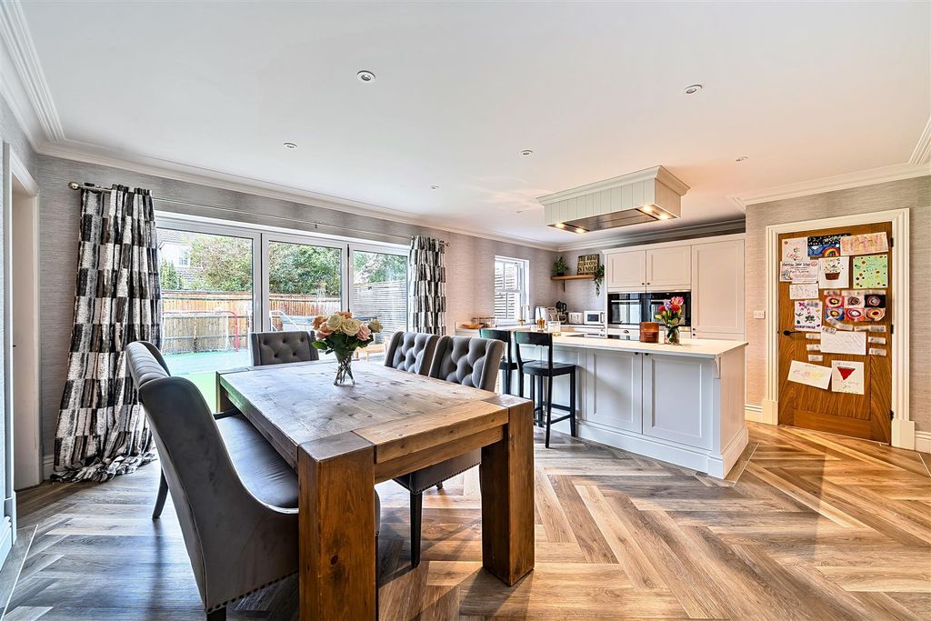 Property photo 2 of 25 1-6996F839dc49d-1417940-13-6995Edc54830E-1.Jpg