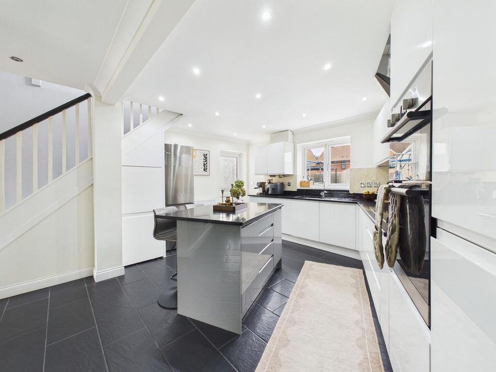 Property photo 3 of 40 Kitchen
