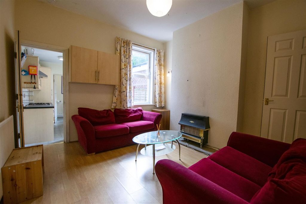 Property photo 2 of 11 Living Room