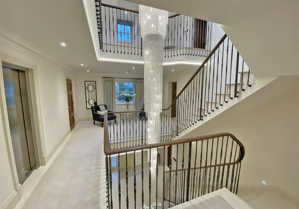 Property photo 2 of 25