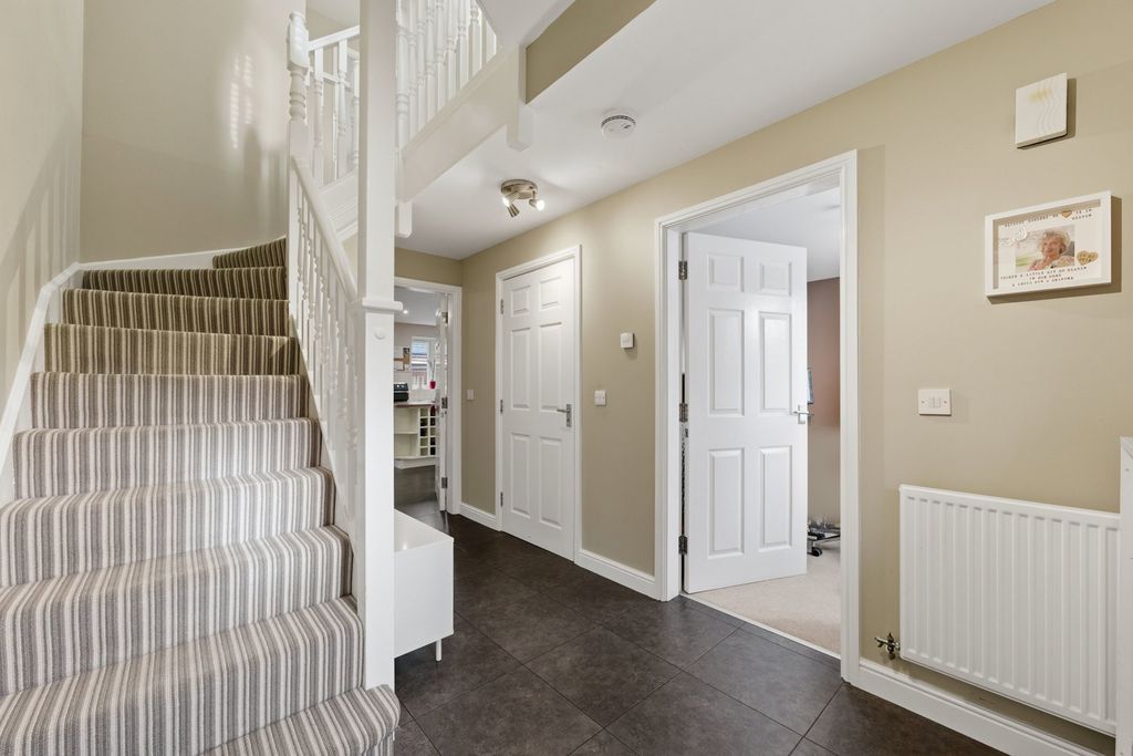 Property photo 3 of 32