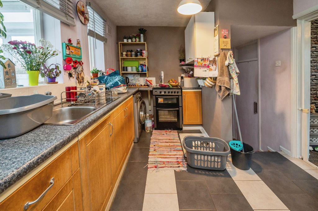 Property photo 3 of 13