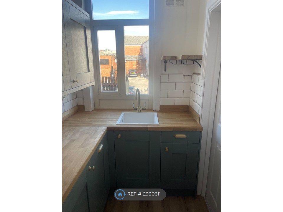 Property photo 2 of 33