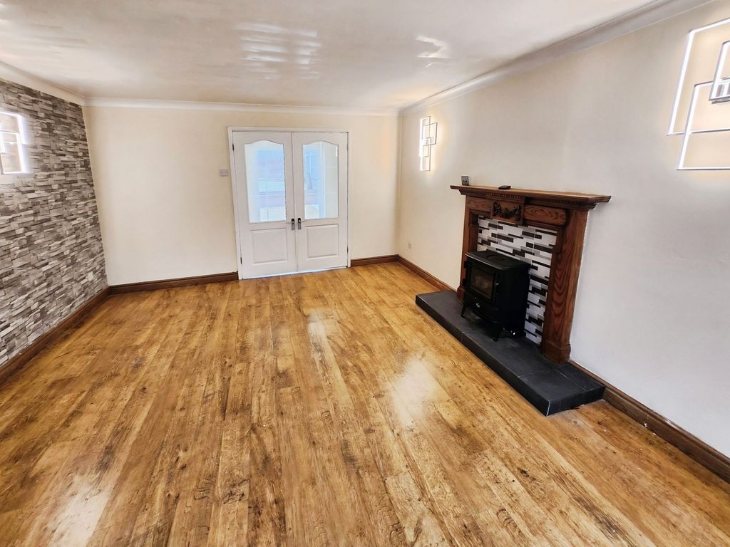 Property photo 3 of 15 Lounge Area