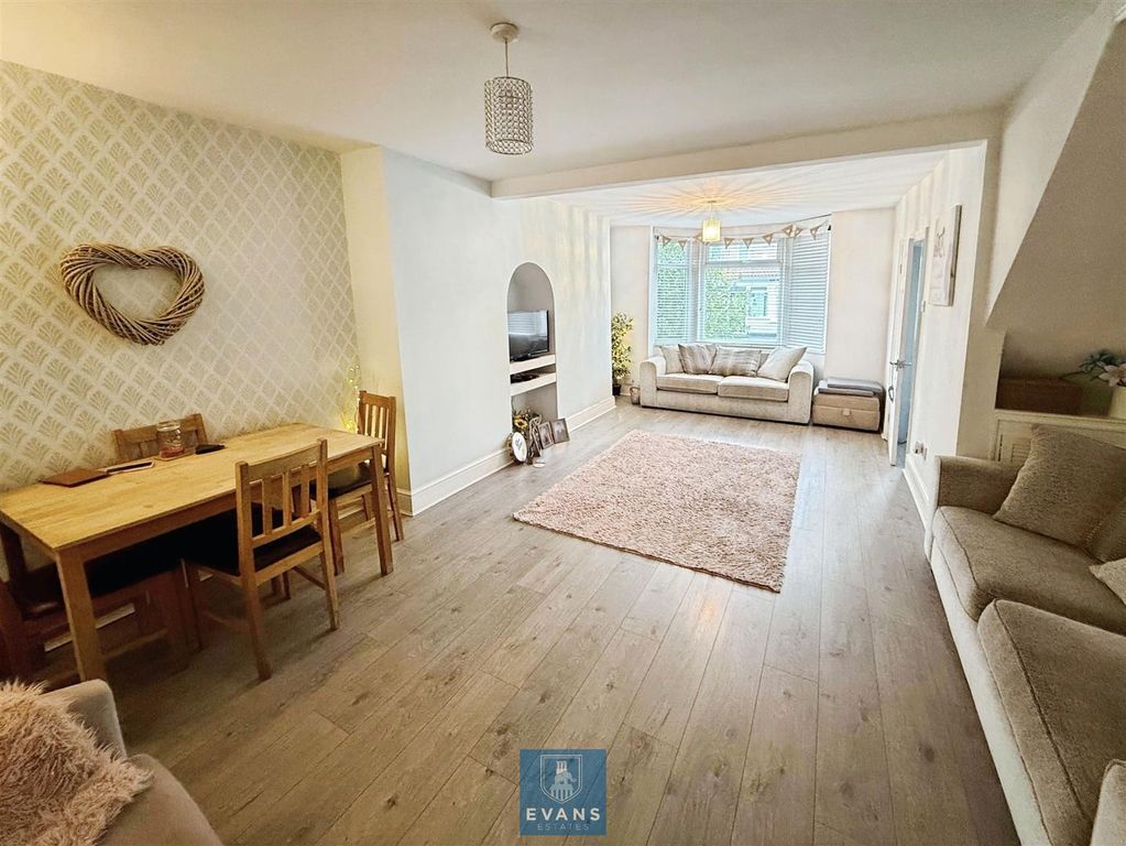 Property photo 3 of 11 Living Room