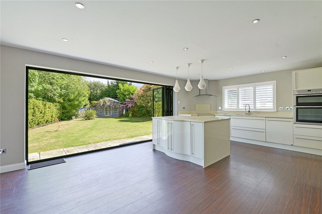 Property photo 3 of 10 Kitchen / Dining