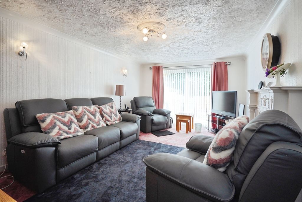 Property photo 3 of 17 Photo