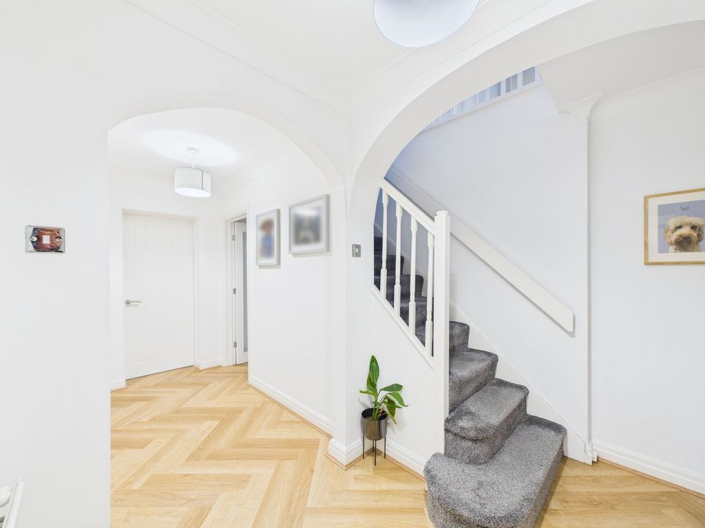 Property photo 3 of 32