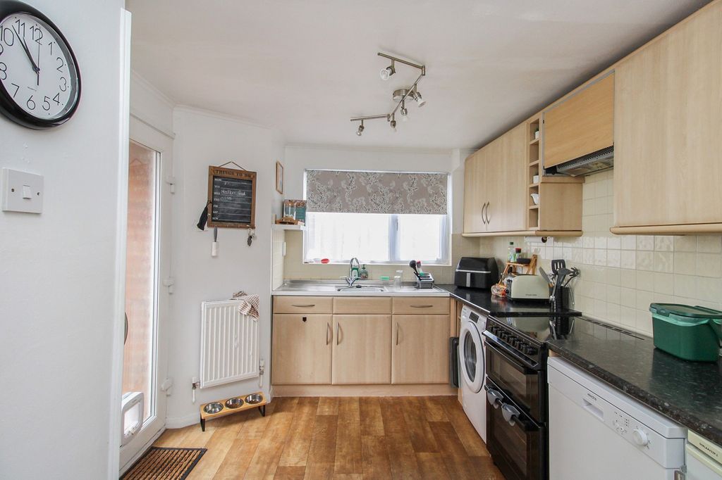 Property photo 2 of 12 Kitchen