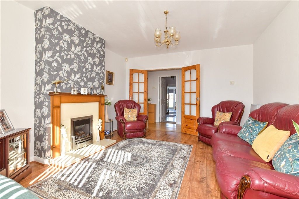 Property photo 1 of 12 Lounge