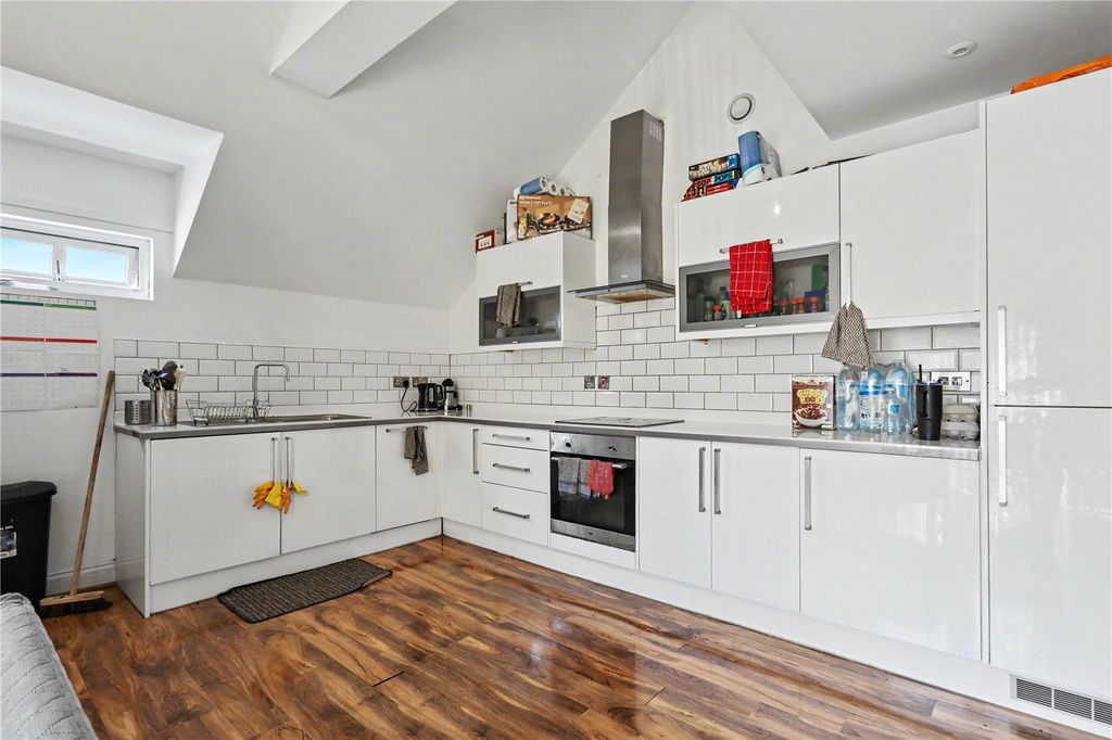 Property photo 3 of 7 Kitchen