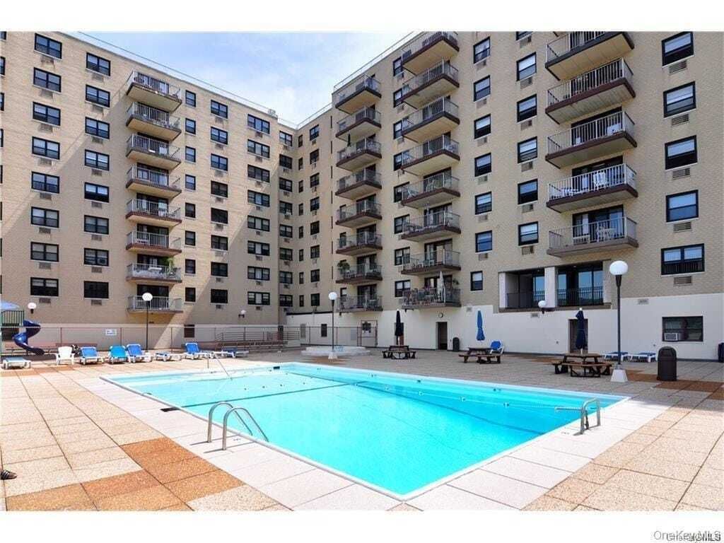 Property photo 1 of 31
