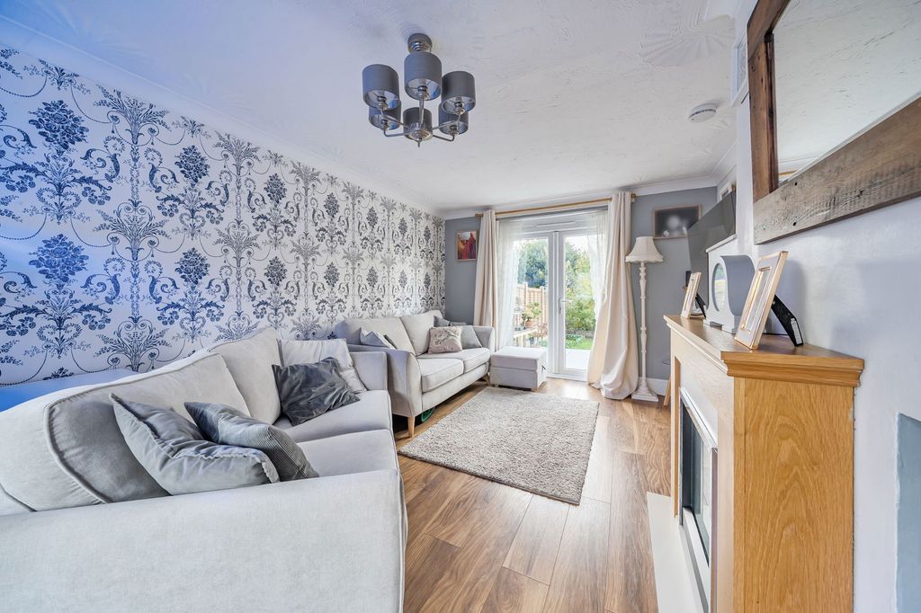 Property photo 2 of 20