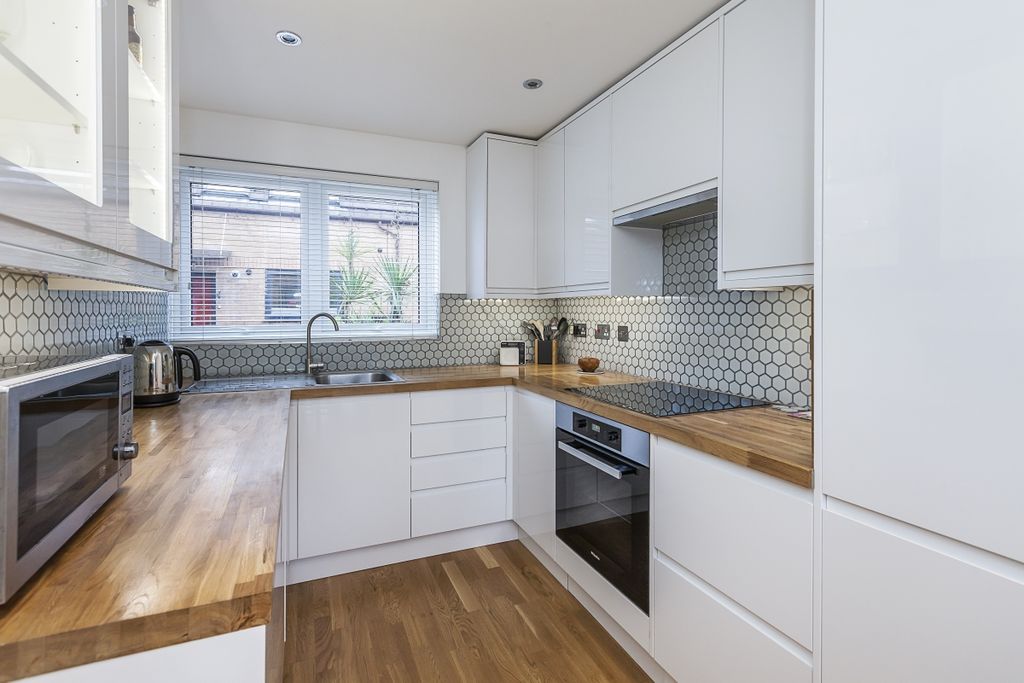 Property photo 1 of 15 Capstan-Way-020