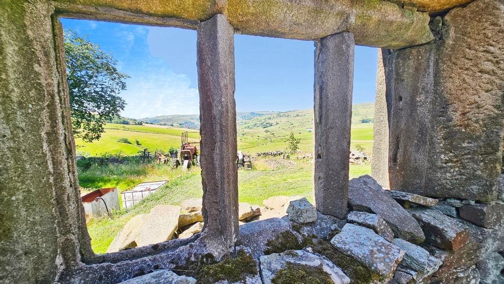 Property photo 2 of 17 Higher Castleshaw Farm