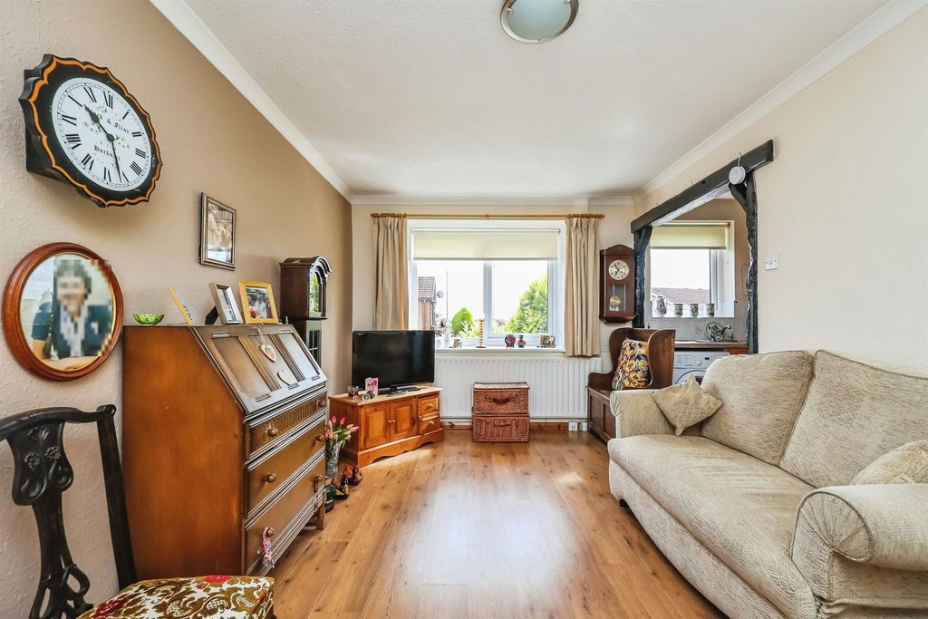 Property photo 3 of 17