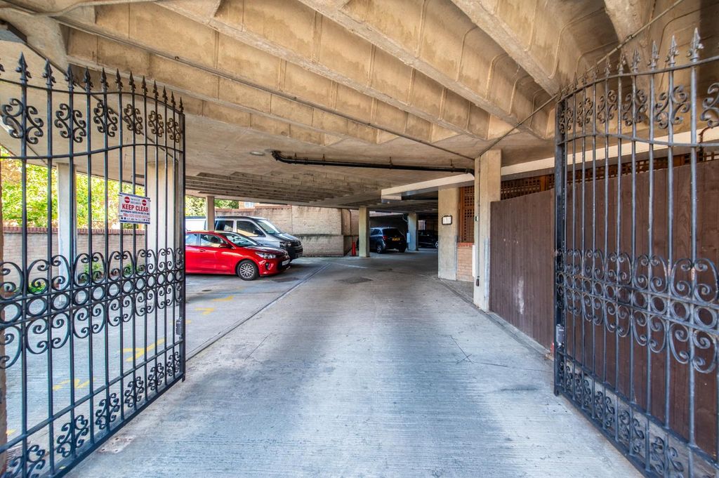 Property photo 3 of 3 Parking