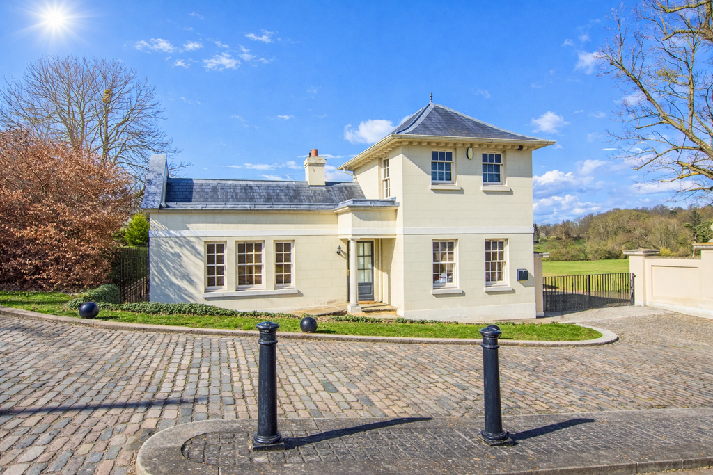 Property photo 2 of 28