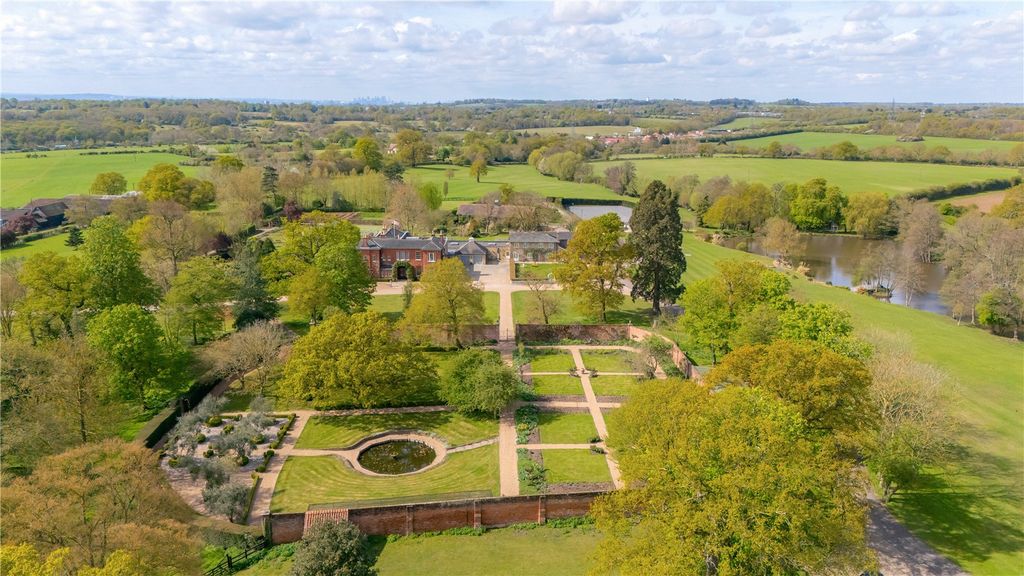 Property photo 3 of 25 Grounds