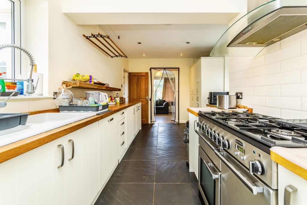 Property photo 2 of 15 Kitchen