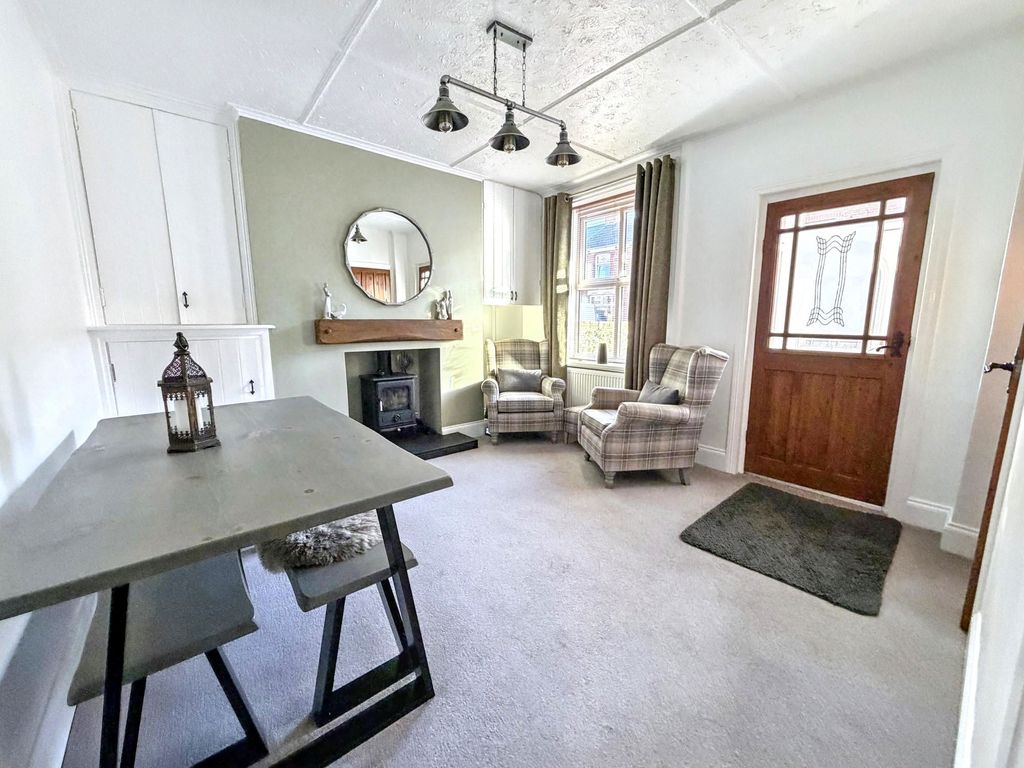 Property photo 2 of 28