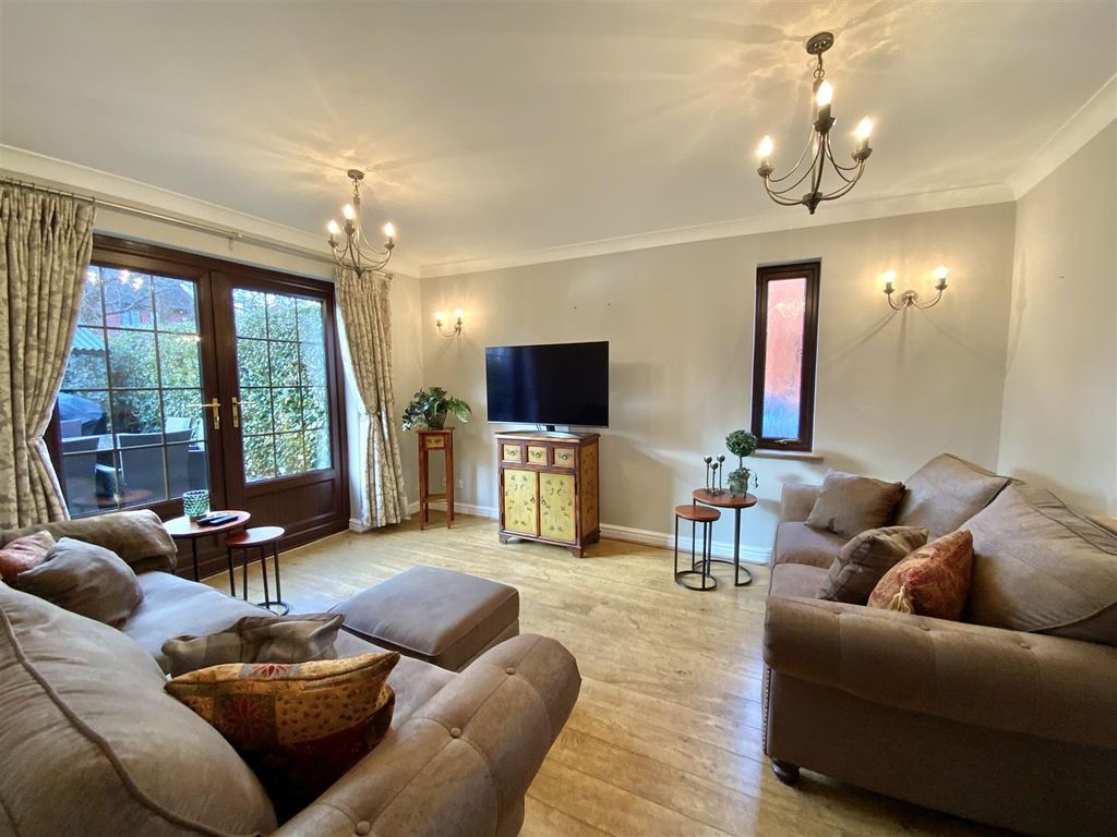 Property photo 2 of 17 Living Room