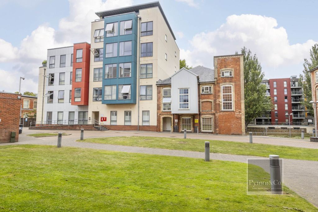 Property photo 2 of 13