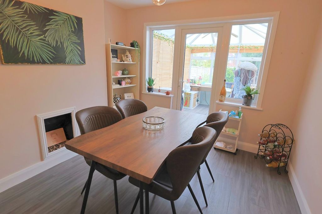 Property photo 3 of 13 Dining Room
