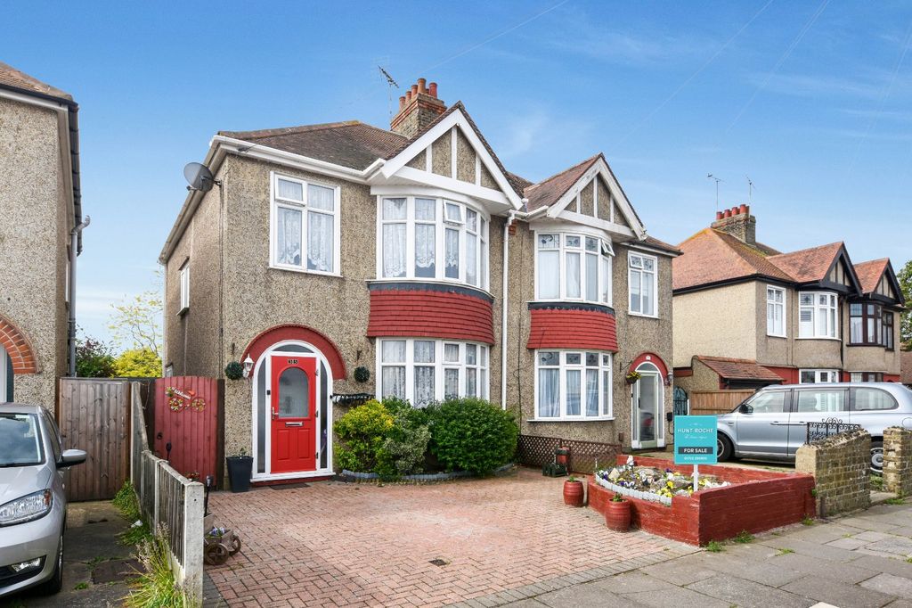 Property photo 1 of 39 Picture No. 23
