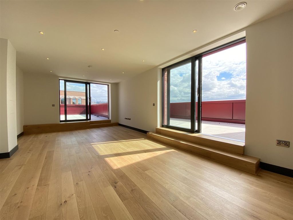 Property photo 2 of 17