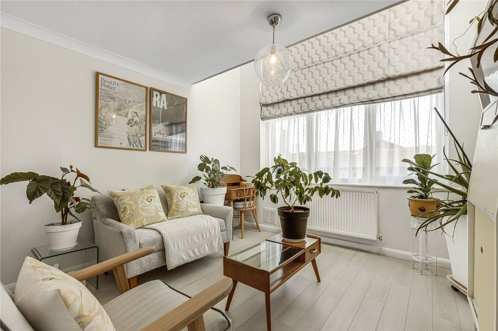 Property photo 2 of 8 Reception