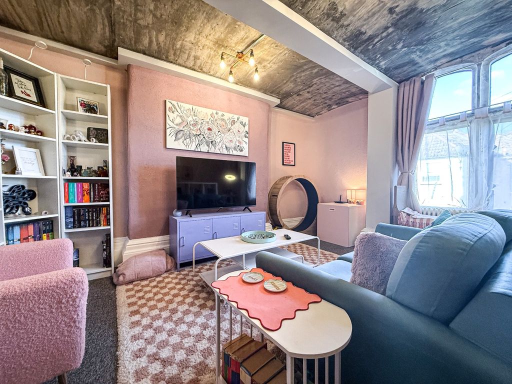 Property photo 3 of 12 4610256