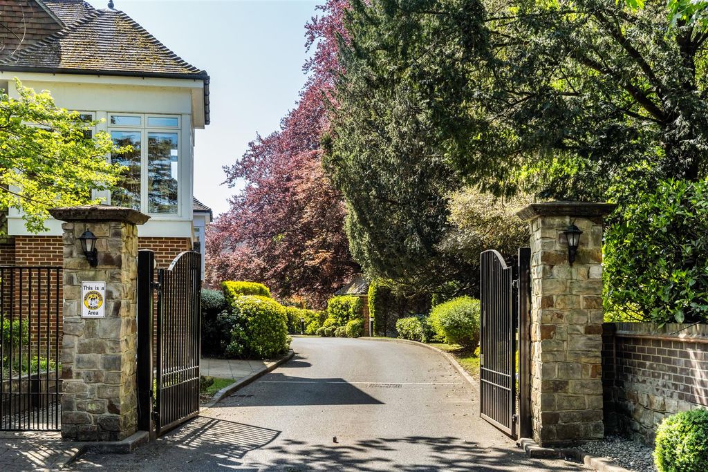 Additional image 19 of 2 bed flat for saleBellingham Drive, Reigate RH2