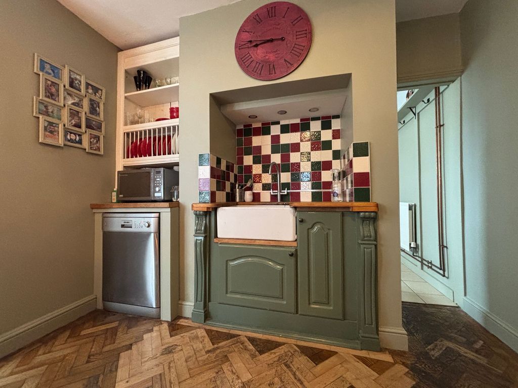 Property photo 3 of 34